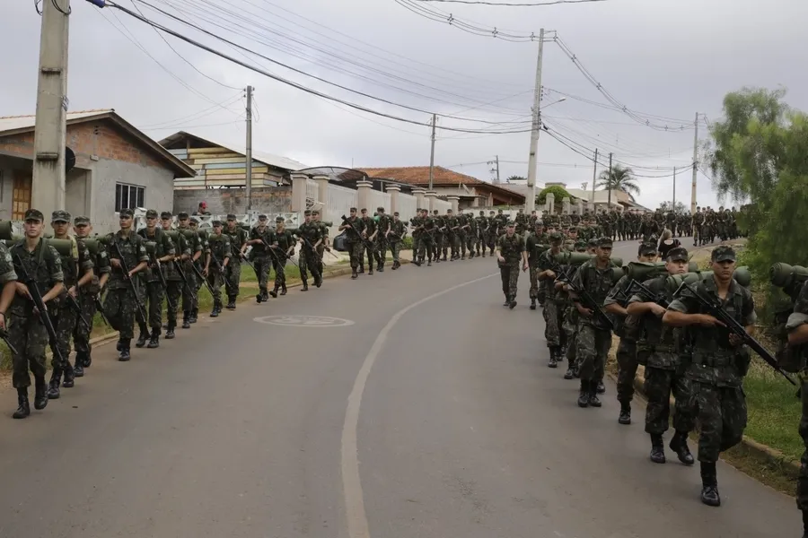 Mais de 550 militares ocupam ruas de Ponta Grossa