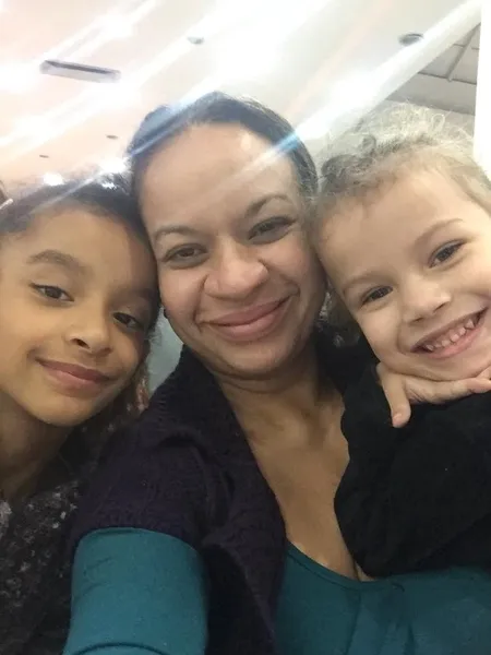 Ana Laura e Eduarda estudam no Colégio Sagrada Família, as duas são o orgulho da mamãe Michelly Bohatch Markowcz, conselheira tutelar