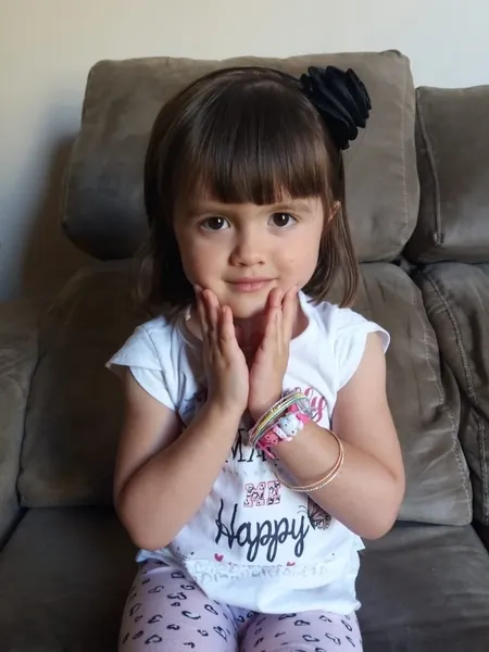 Estela Vitória Batistel recebe cumprimentos pela passagem de seus 4 aninhos nesta segunda feira (13). É filha do casal Andreia e Bruno Batistel. Parabéns 