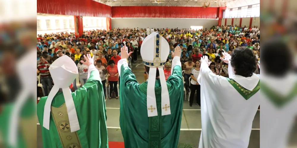 Mais de mil pessoas vindas de toda a Diocese se reuniram em retiro no último fim de semana