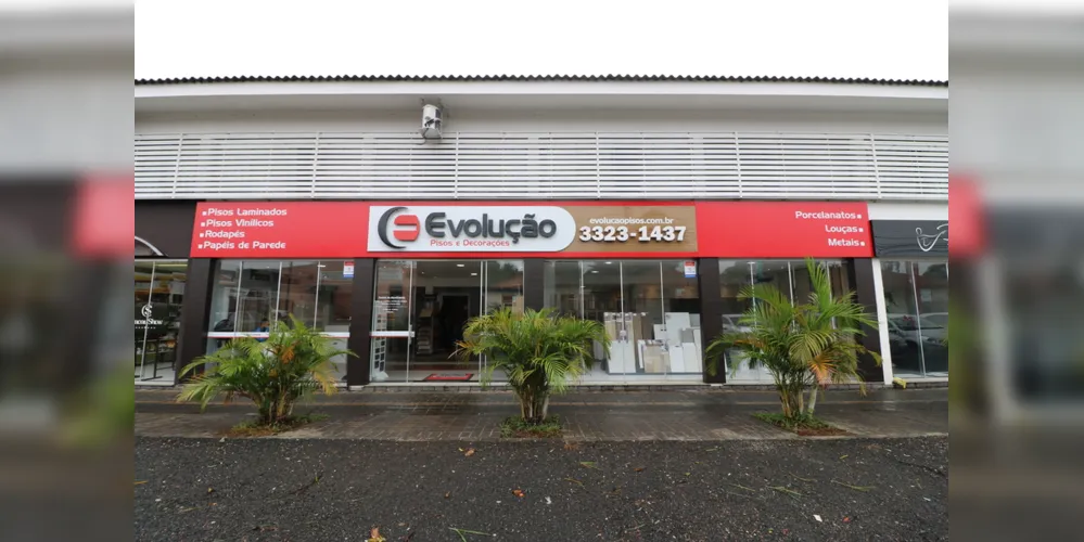 Loja está instalada na Avenida Carlos Cavalcanti, em Uvaranas