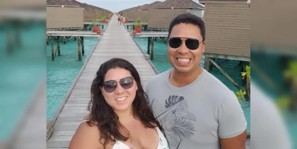 TRIP - O casal Bruno e Danielle Rabelo curte temporada de lazer e descanso, no roteiro o Triângulo Dourado, que interliga três das mais importantes cidades da Índia, Agra, Jaipur e Nova Delhi, a capital do país, além de conhecerem as belezas e encanto das Ilhas Maldivas e fechando esse tour, a maior cidade dos Emirados Árabes, Dubai. No registro, Bruno e Danielle nas Ilhas Maldivas.