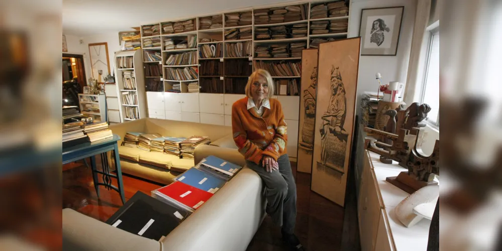 Adalice Araújo (1931-2012) é considerada o principal nome na análise da arte paranaense