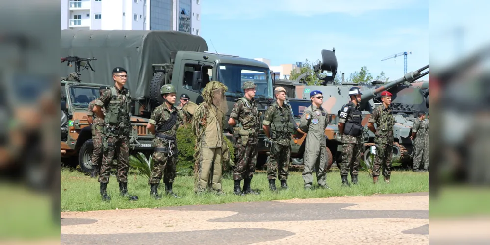 Comando da 5ª Brigada de Cavalaria Blindada faz ação em comemoração aos 371 anos do Exército Brasileiro