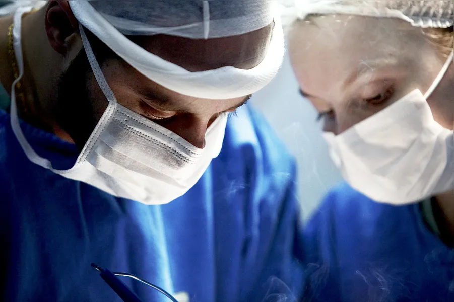 O Centro Cirúrgico do HU-UEPG conta com quatro salas de cirurgias e três salas exclusivas para partos, além da enfermaria

