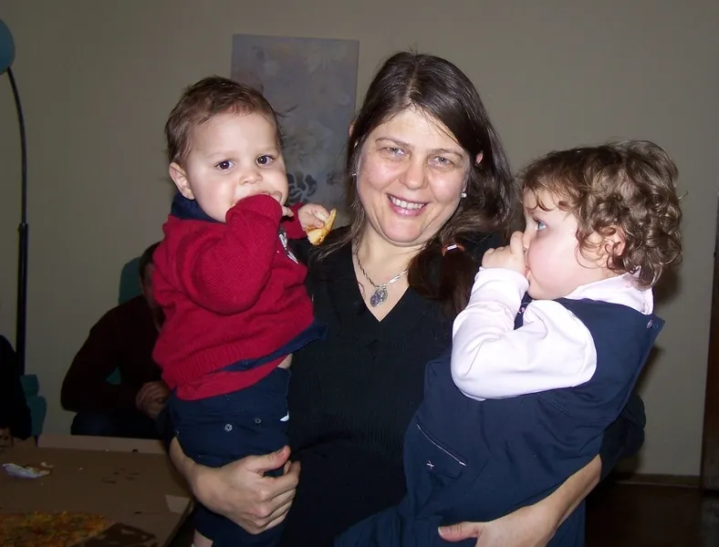 Rosângela é natural de Castro, mora na Bulgária e está impedida de ver os filhos há quatro anos