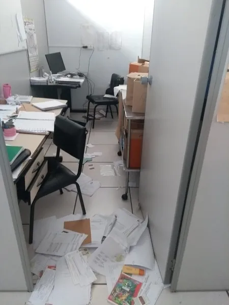 Ladrões entraram na Unidade Sady Macedo Silveira e vandalizaram o local, além de roubar um computador e fraldas geriátricas