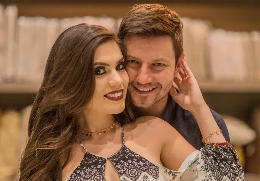 Ketlyn Correa dos Santos será muito cumprimentada pela passagem de seu aniversário nesta quarta-feira (24).  No registro, Ketlyn e o seu namorado João Vitor Ribatski. Da coluna RC, os votos de realizações e felicidades.
