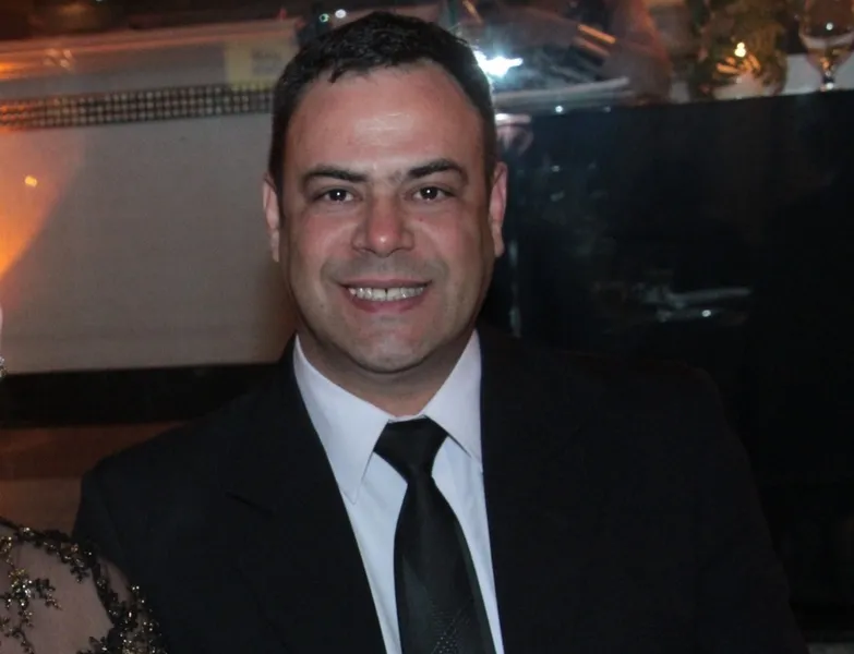 Na intimidade familiar o Secretário Municipal de Planejamento Celso Sant’Anna, celebra a passagem de seu aniversário nesta quarta-feira (24). Celso que vem desenvolvendo um excelente trabalho em sua secretária, sempre atendendo as necessidades da nossa comunidade. Da coluna RC os votos de êxito em sua caminhada.