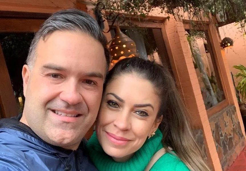Leonardo e Marina Pellissari curtiram o fim de semana ao lado dos filhos e de amigos em Foz do Iguaçu. No registro, o casal no conhecido Restaurante La Rueda em Porto Iguazu na Argentina. 