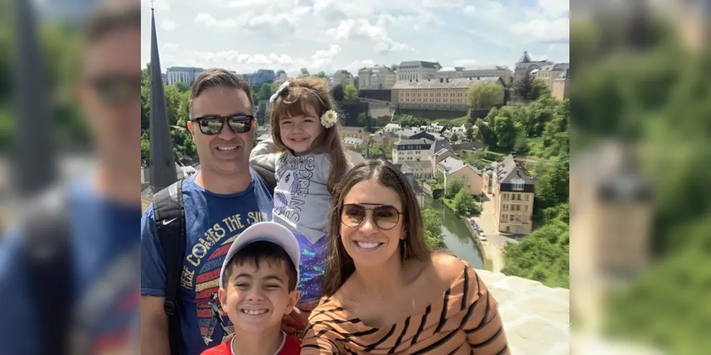 BDAY - A competente profissional da Odontologia Marina Pellissari, foi muito cumprimentada pela passagem de seu aniversário no último sábado (25). A data foi comemorada ao lado de seu marido Leonardo Pellissari e com os filhos Bernardo e Mariah em um tour especial pela Europa. No registro, a família Pellissari em visita a cidade de Luxemburgo.  Da coluna RC os votos de alegrias e prosperidade.
