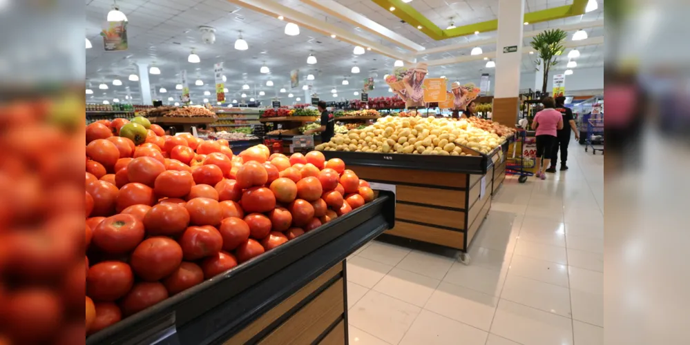 Tomate  foi o produto com a maior variação positiva no preço, de quase 29%, enquanto que a banana registrou queda de 34%