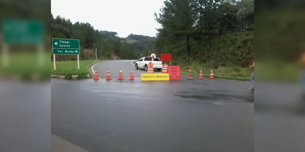 Rodovia foi atingida por novo deslizamento de terra causado pelas fortes chuvas no final de maio 
