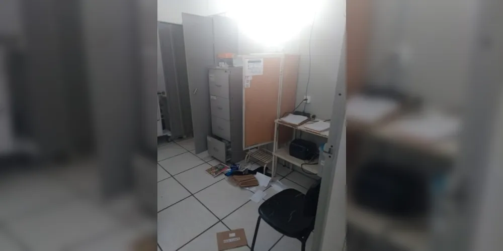 Ladrões entraram na Unidade Sady Macedo Silveira e vandalizaram o local, além de roubar um computador e fraldas geriátricas