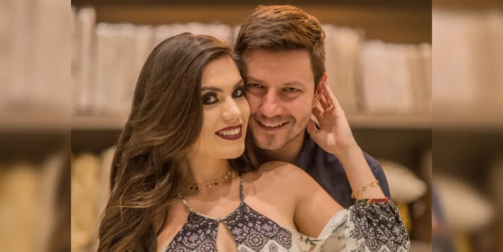 Ketlyn Correa dos Santos será muito cumprimentada pela passagem de seu aniversário nesta quarta-feira (24).  No registro, Ketlyn e o seu namorado João Vitor Ribatski. Da coluna RC, os votos de realizações e felicidades.
