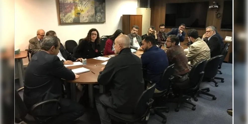 Segundo a categoria, reunião com representantes do Executivo, na manhã desta segunda (22) não levou a avanços para as principais pautas dos professores