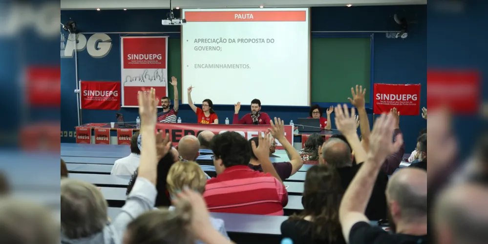 Assembleia dos docentes aconteceu nessa quarta-feira (24) na UEPG Campus de Uvaranas e a decisão pela greve foi unanime