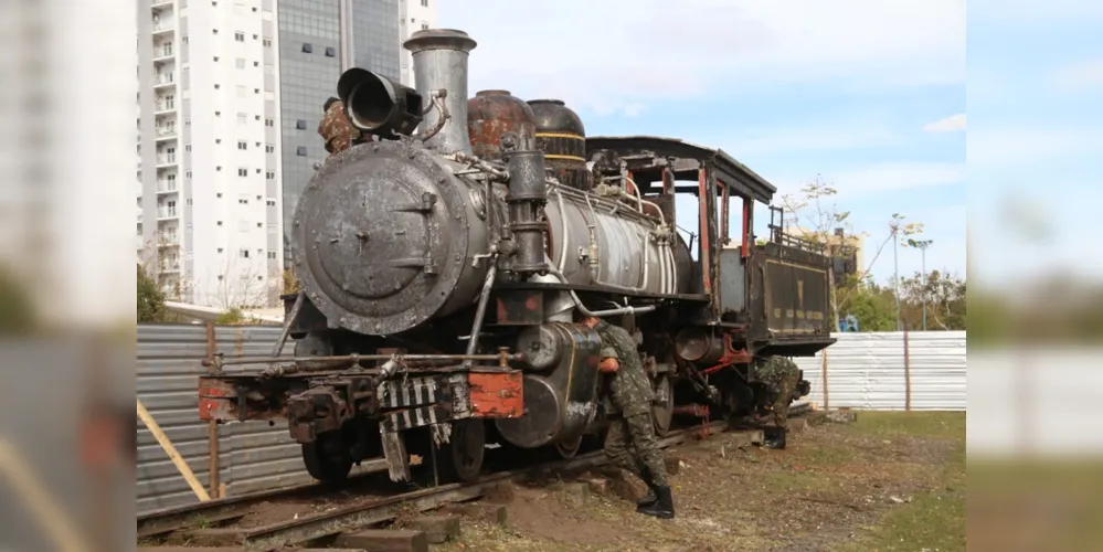 A locomotiva 250 entrou em atividade no ano de 1940 e realizava viagens alternando entre passageiros e cargas