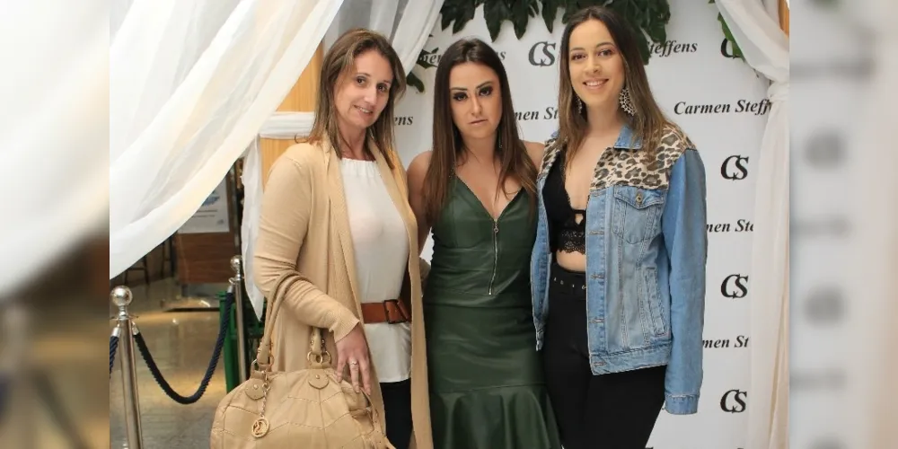 Helena Tauile, Laynara Mello Pessoa e Mariana Cristina Dall’Acqua Oliveira
