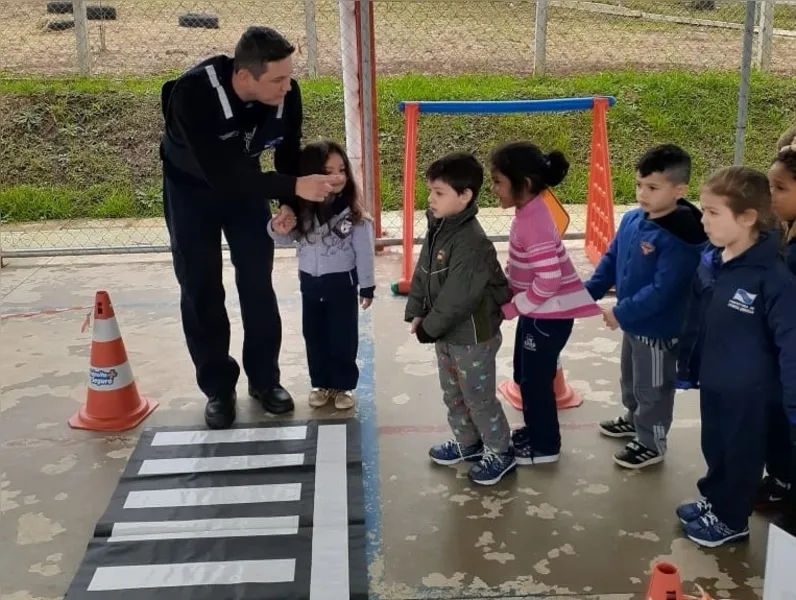 Escola de Trânsito visita CMEI e auxilia na aprendizagem