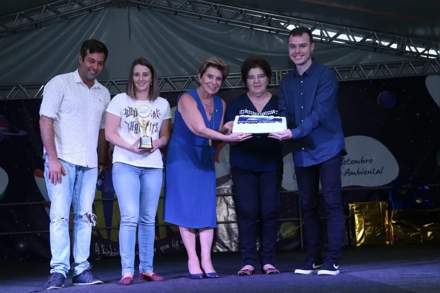 Os vencedores receberam troféu e um bolo. A premiação simbólica também marcou o encerramento da Feira do Livro, promovida pela Prefeitura de Ponta Grossa