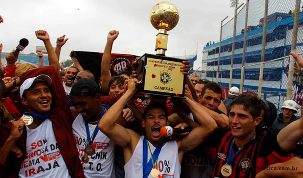 Campeonato Brasileiro 2001: Flávio, Alessandro, Gustavo, Nem, Rogério Corrêa, Fabiano, Cocito, Kleberson, Adriano, Kléber, Alex Mineiro, Souza, Ilan, Emerson, Igor, Daniel, Erandir, Pires, Rodriguinho, Ivan, Adauto, Rogério Souza, Geraldo, Dagoberto, Douglas Silva, Bruno Reis, Leonardo, Rodrigão, Altair. Técnico: Geninho.