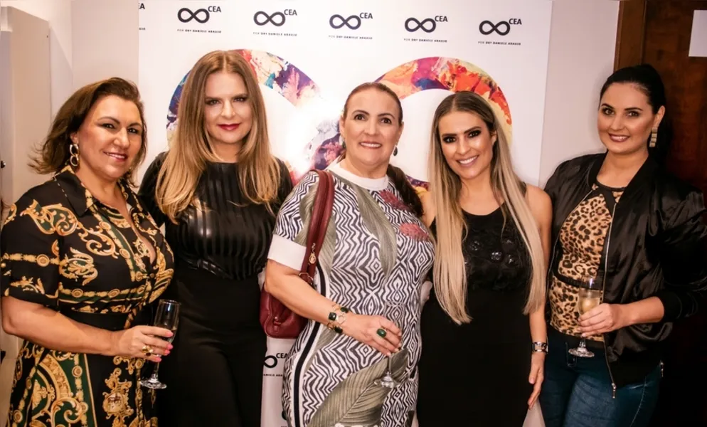  Marlowa Machado, Daniele Araujo, Elisangela Teixeira, Mariele Araujo e Fernanda Coutinho