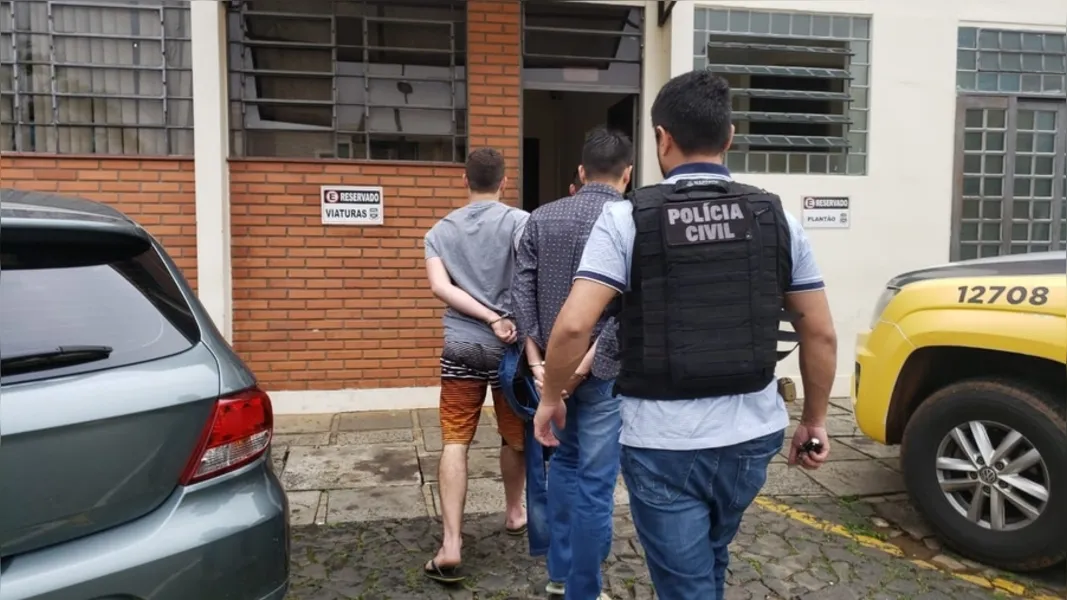 Operação ‘Safe Box’ deteve três pessoas, entre elas um estudante de Odontologia. Quadrilha aplicava furtos milionários na região dos Campos Gerais e em Santa Catarina

