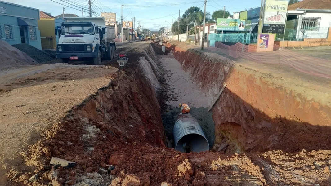 As obras de revitalização da avenida Carlos Cavalcanti serão concluídas em janeiro de 2020