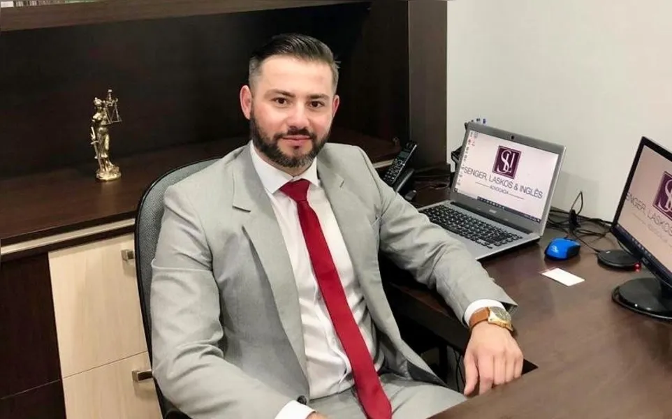 O acadêmico de Direito da UniSecal, Glauber Alexandre Laskos foi muito cumprimentado pela passagem de seu aniversário na última quarta-feira (2). Da coluna RC os votos de alegrias e sucesso.
