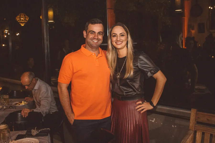 Daniel Correia e Thais Helena Iurk Correia

