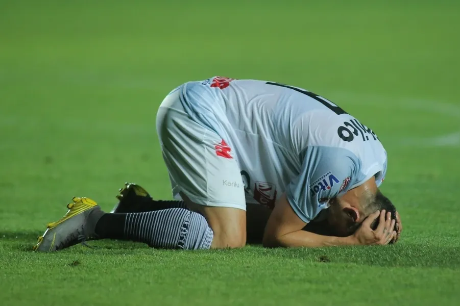 Derrota afasta definitivamente o Fantasma do G4