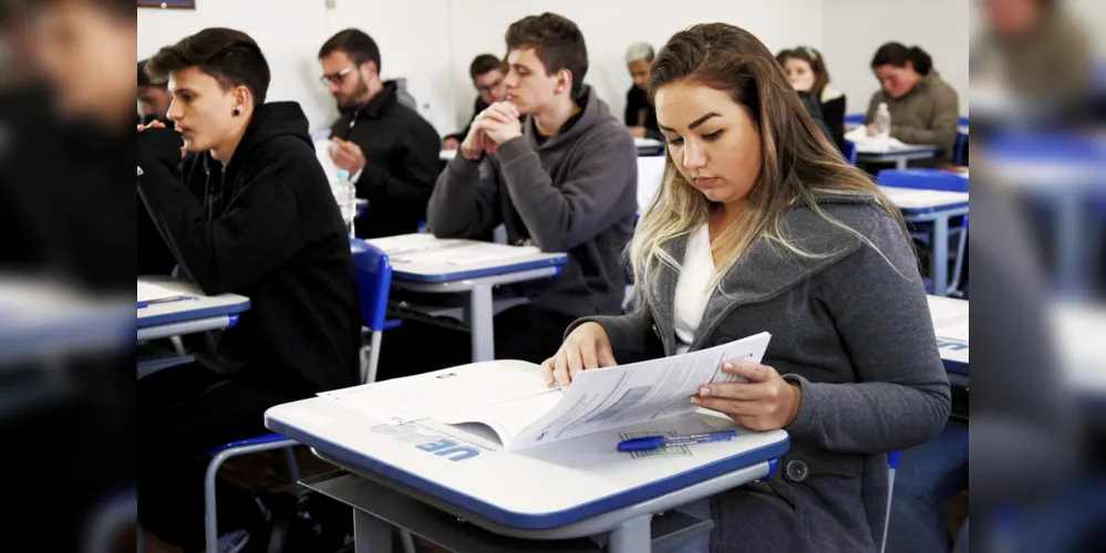 Estudantes interessados em fazer o pedido devem ter concluído o Ensino Médio, ou estar cursando em uma instituição pública

