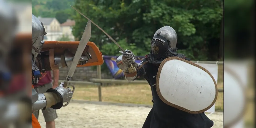 A competição de HMB é realizada com armaduras históricas, entre os períodos do século XIII e o século XVII
