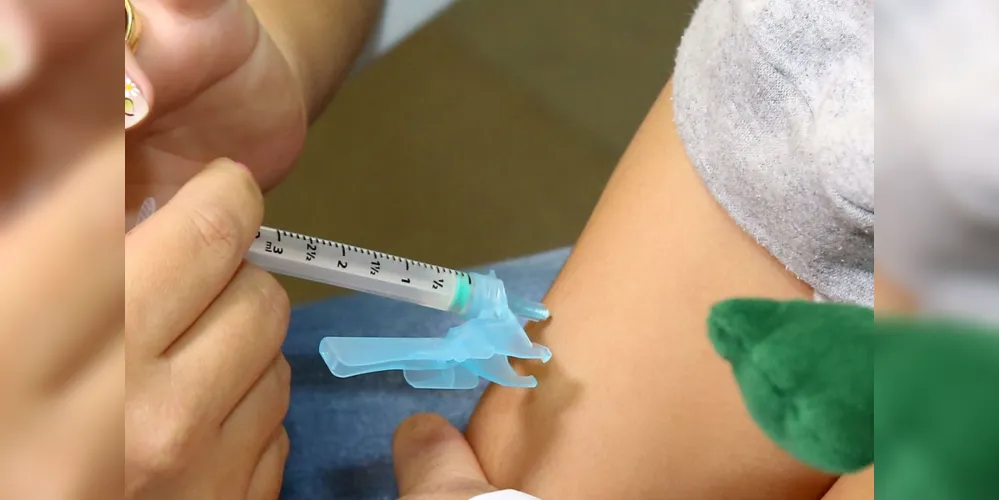 A SESA intensificou as campanhas de vacinação contra o sarampo após a confirmação de um caso da doença na região metropolitana da Curitiba