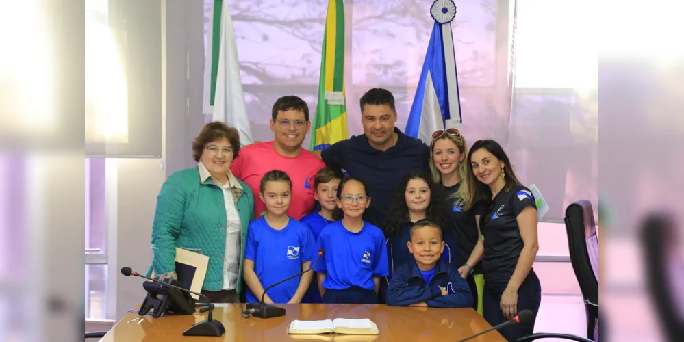 s alunos, além de entregarem o convite, também fizeram algumas perguntas ao gestor municipal a respeito de áreas do ciclismo em Ponta Grossa