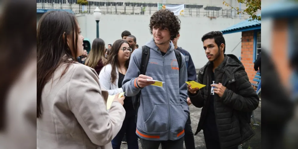 Abrace UEPG é um projeto que tem como objetivo tratar a saúde mental dos jovens, dentro da universidade