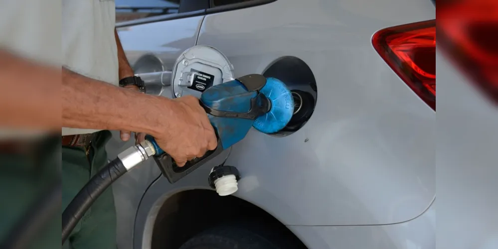 O litro da gasolina foi reajustado em 3,5% 