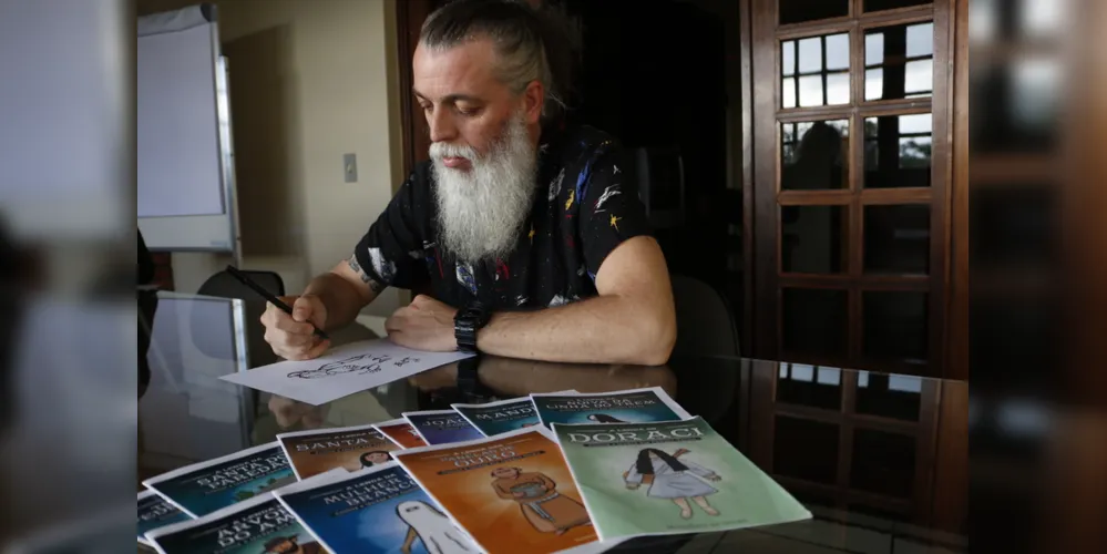 Robson pesquisou sobre o estilo de desenhos da Literatura de Cordel, com o objetivo de utilizar este traços na ilustração