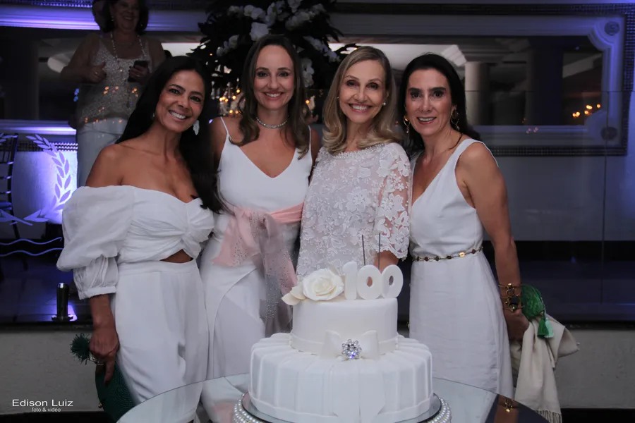 Clube promove festa todas as suas debutantes