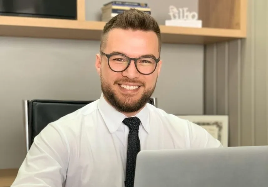 FELICITAÇÕES - O diretor da Stelle Consultoria Imobiliária, Jean Ewerton Conrado Filho receberá as felicitações pela troca de idade neste sábado (26). Da coluna RC os votos de prosperidade e realizações.

