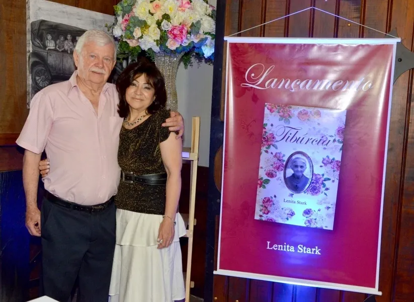 BODAS. A artista plástica princesina (APLA) Lenita Stark e seu marido Haroldo Stark comemoraram 45 anos de uma feliz união no último domingo (20). O casal está comemorando bodas de rubi. Da coluna RC, felicidades e alegria.

