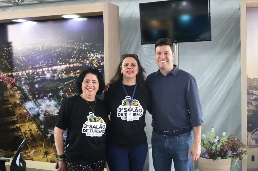 Wagnilda Minasi da Adetur e Roselete Martins, da Prefeitura de Ponta Grossa, receberam o Secretário Chefe da Casa Civil, Guto Silva.