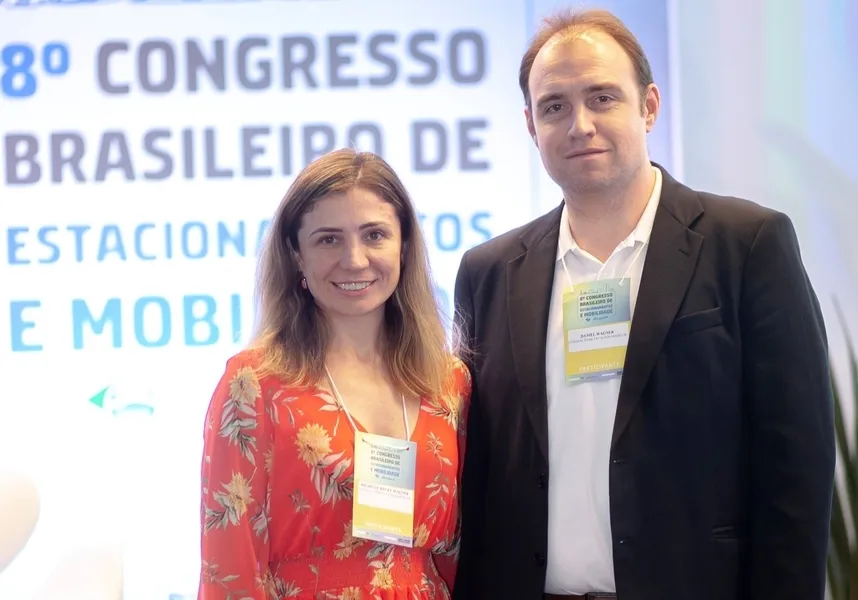 REGISTRO - Daniel Wagner e sua esposa Michelle Hyczy Lisboa Wagner estiveram recentemente participando do 8º Congresso Brasileiro de Estacionamentos e Mobilidade da Abrapark, que foi realizado no Centro de Convenções Rooftop 5, em São Paulo. O destacado casal participou do evento representando a empresa Central Park Estacionamentos.