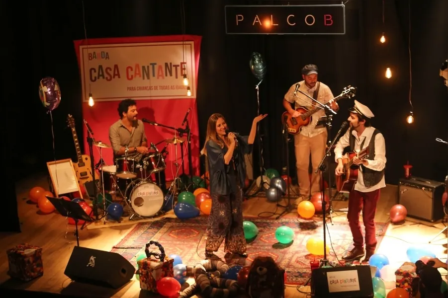 Músicas foram gravadas pelo projeto Palco B e suas letras sugerem o fortalecimento de laços afetivos com a família e amigos