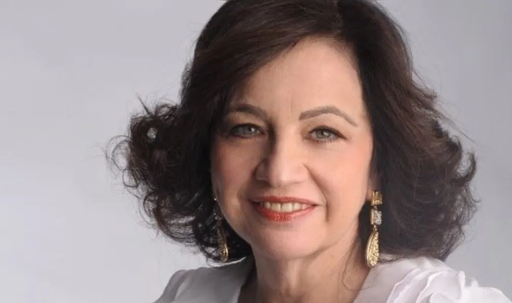 NIVER - A empresária Maria Regina Ruzão celebra nesta terça feira (13), a passagem de seu aniversário. Maria Regina, que responde pela Oficina de Gastronomia vem se destacando com seu trabalho sempre primoroso. Da coluna RC os votos de alegrias e sucesso.