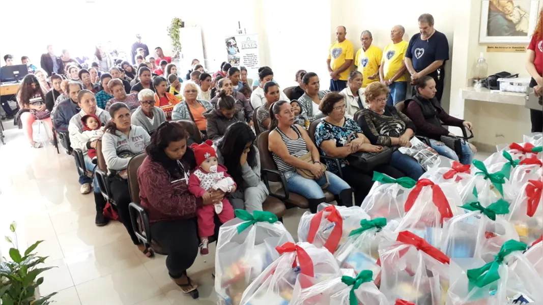 Em Ponta Grossa, as cestas foram entregues no Centro Comunitário de Assistência Social da LBV