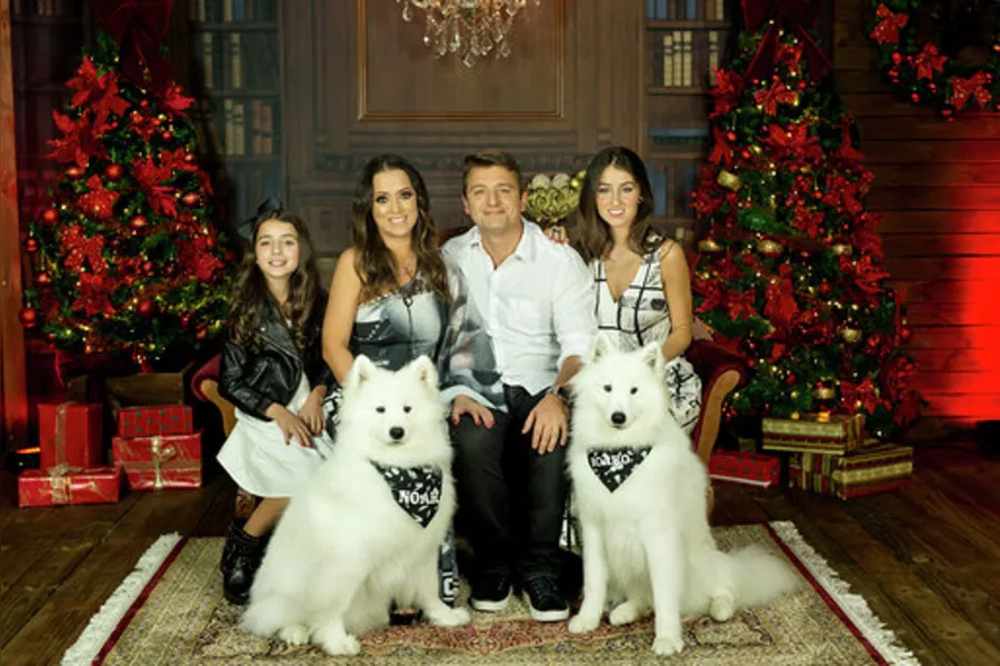 Guilherme Farhat, Isabela de Sá Farhat, Luana de Sá Camlofski, Giovana de Sá Farhat e os seus dogs Icaro e Noah