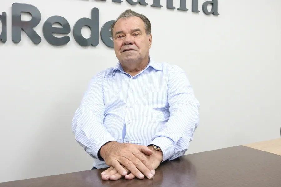 FELICITAÇÕES- O destacado empresário Jeroslau Pauliki foi muito cumprimentado pela passagem de seu aniversário na última terça-feira (7). Jeroslau é fundador e presidente do Grupo MM, o Mercado Móveis fundado em 1978 possui filiais nos Estados do Paraná, São Paulo, Santa Catarina e Mato Grosso do Sul. Com certeza Jeroslau é um empresário de destaque que enaltece o nome da nossa cidade em todo território nacional. Da coluna RC os votos de alegrias e prosperidade.