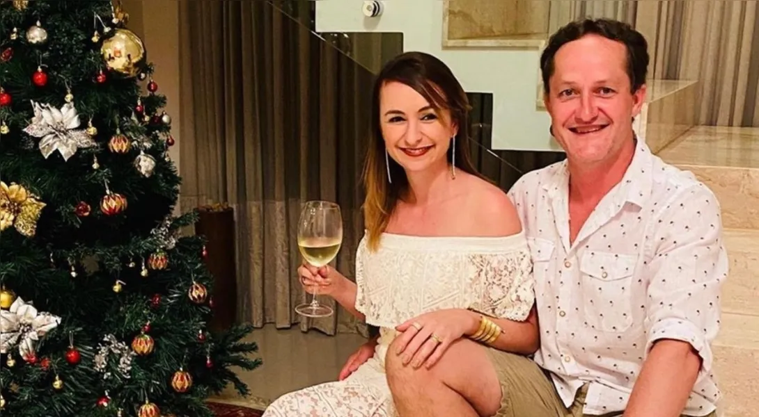 LOVE - Maria Priscila e Fabio Nabozni comemoraram na última terça- feira (7), 20 anos de relacionamento desde que se conheceram, entre namoro e casamento. O casal construiu uma linda história de amor e cumplicidade, desta união nasceram dois filhos, Pedro e Helena, e a cada dia alimentam ainda mais esse amor. Da coluna RC os votos de felicidade infinita ao casal e longos anos de cumplicidade!
